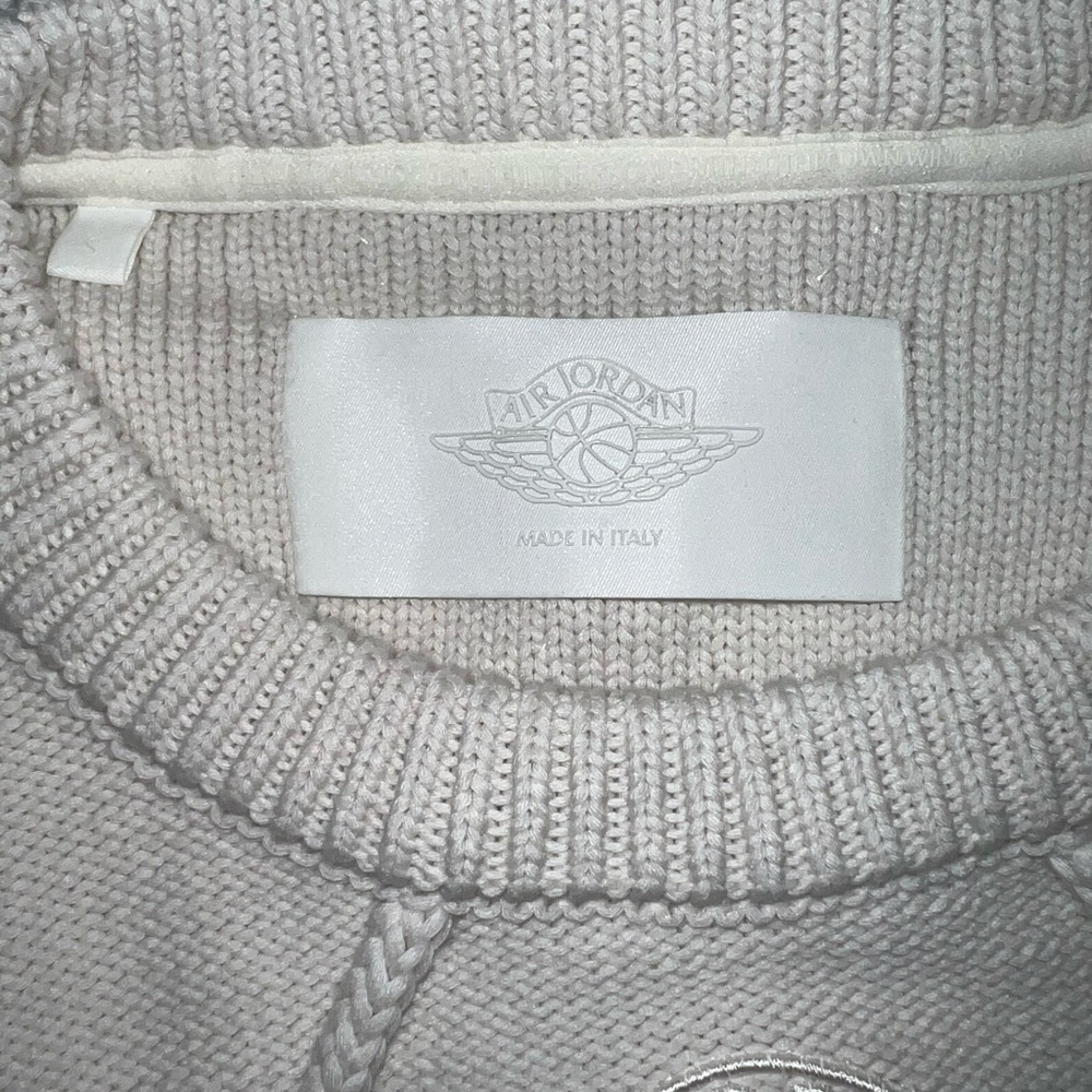 White Sweater with Knotted Design - Picture 2 of 3